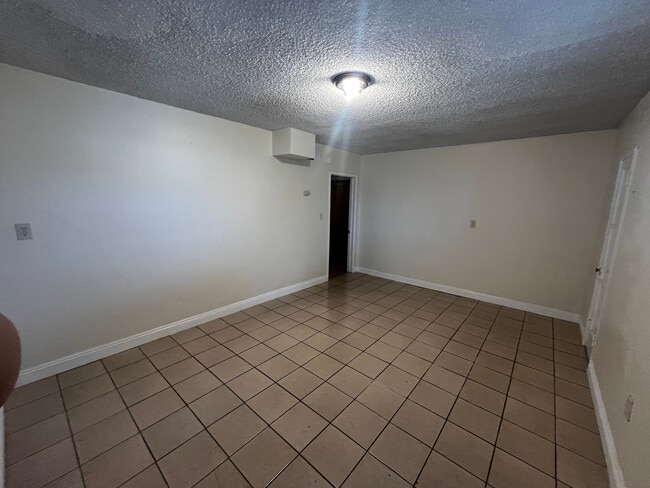 Building Photo - 2716 W 101st St