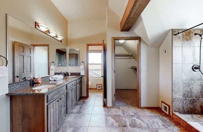 Building Photo - 760 S Creekside Dr