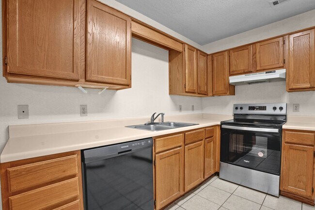 Building Photo - 1462-1462 N Dawn Dr