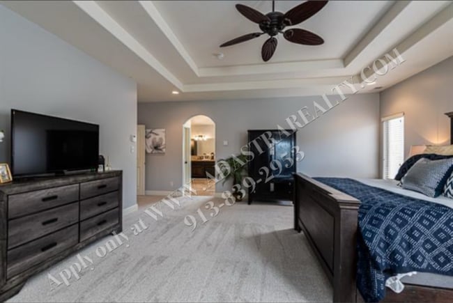 Building Photo - Gorgeous 5 Bed 5 Bath Home in Olathe-Comin...