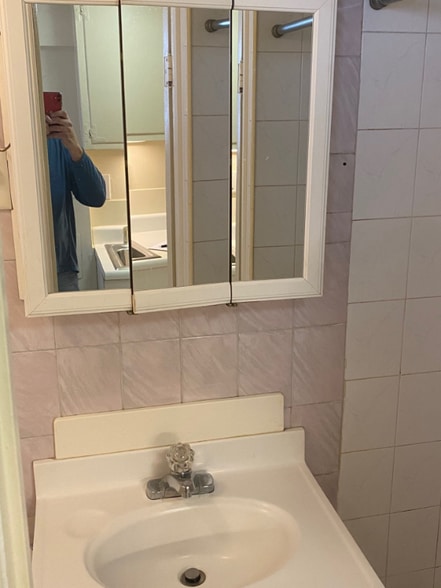 Building Photo - 90-22 70th Dr