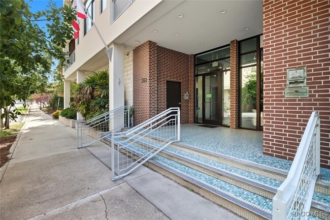 Building Photo - 302 SE Broadway St