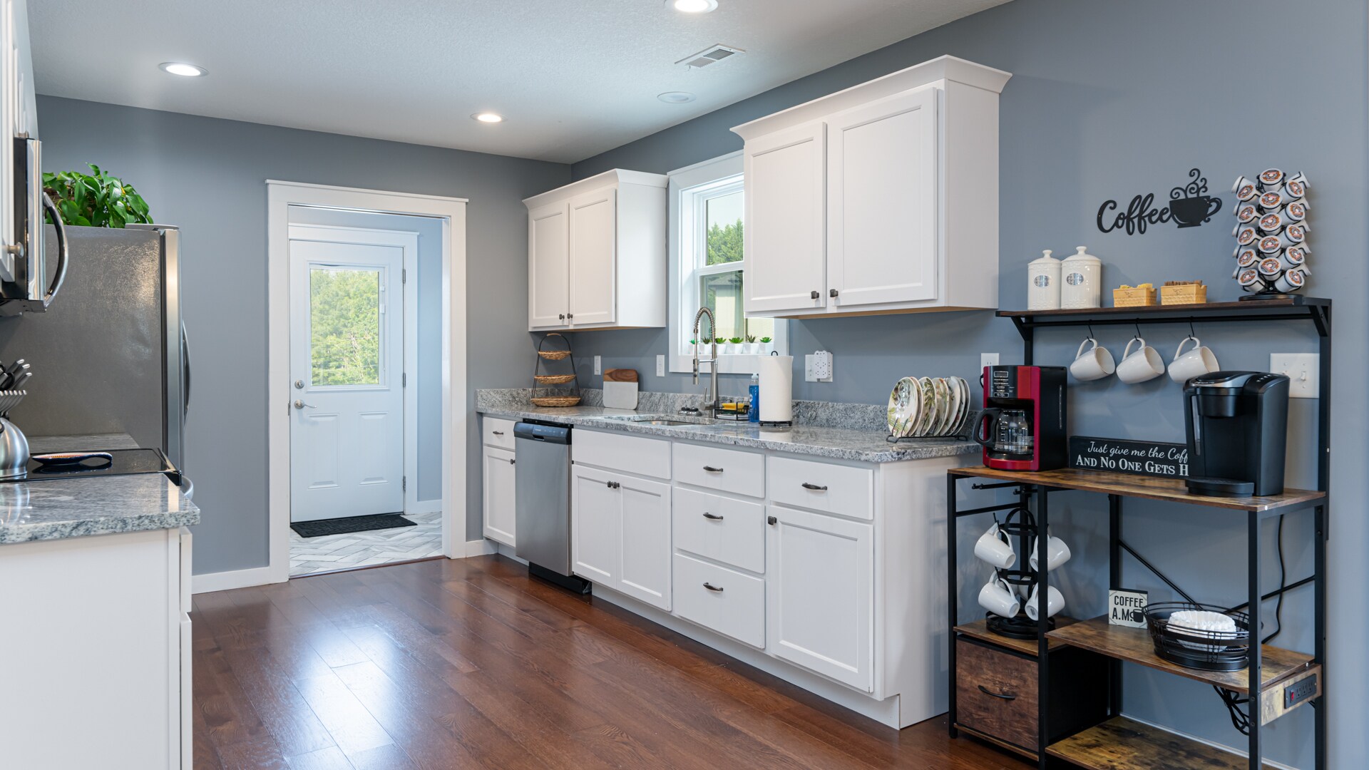 Building Photo - 664 Old Fort Rd