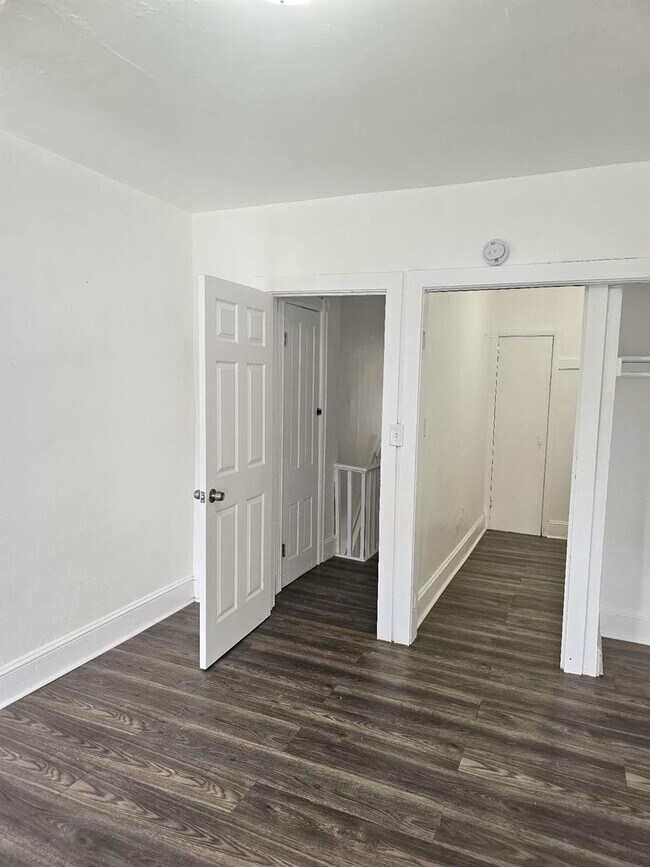 Building Photo - 3 bed 1 bath