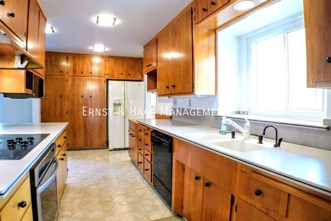 Building Photo - 3700 Weston Pl