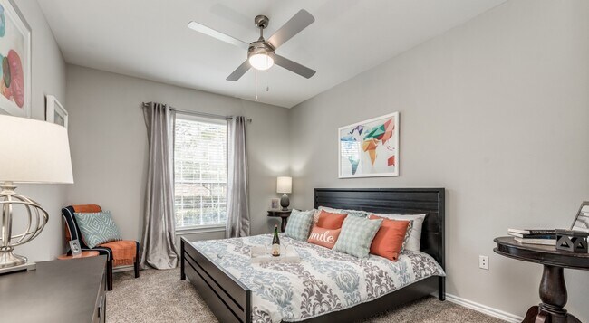 Building Photo - 938 Kingwood Drive Unit 624