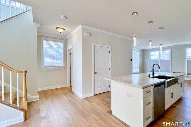 Building Photo - 25 Brentwood Cir