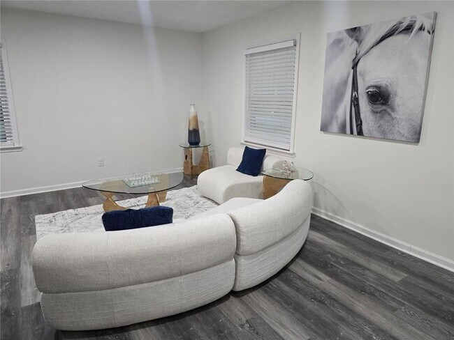 Building Photo - 4675 Lincoln Way SW