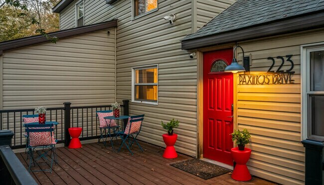 Building Photo - 223 Paxinos Dr