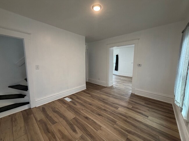 Building Photo - Spacious 4 Bedroom home