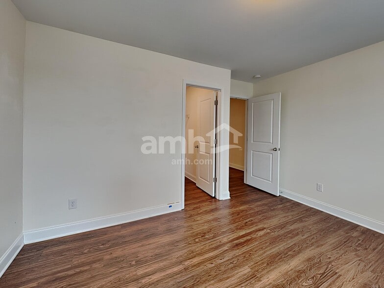 Building Photo - 444 Charity Ln