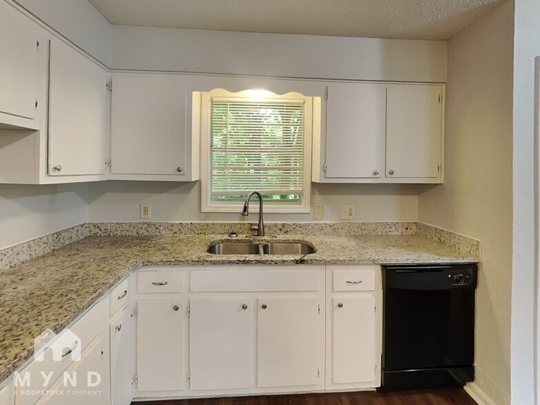 Building Photo - 2274 Ashland Dr