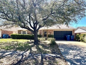 Building Photo - 3406 Maple Ln