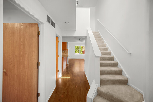 Building Photo - 417 Richmond Ct
