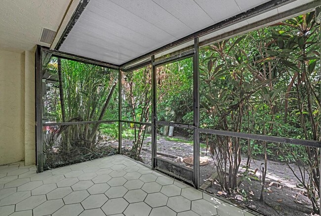 Building Photo - 2108 NE 44th St