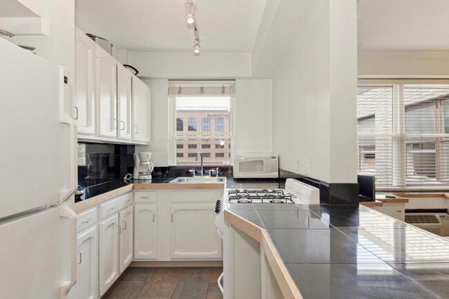 Building Photo - 2128 N St NW