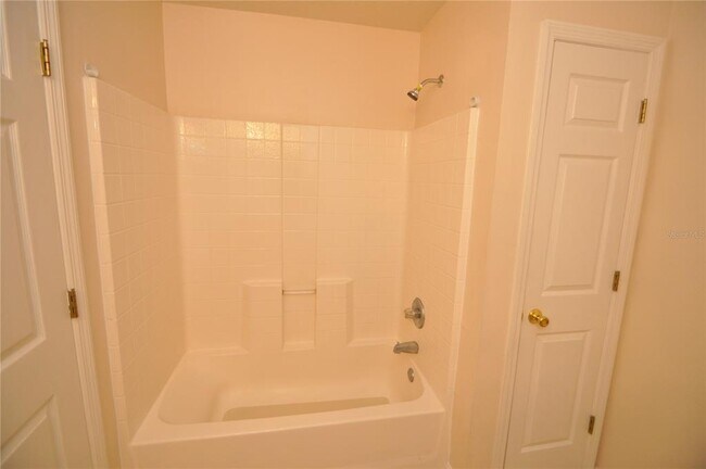 Building Photo - 116 London Dr
