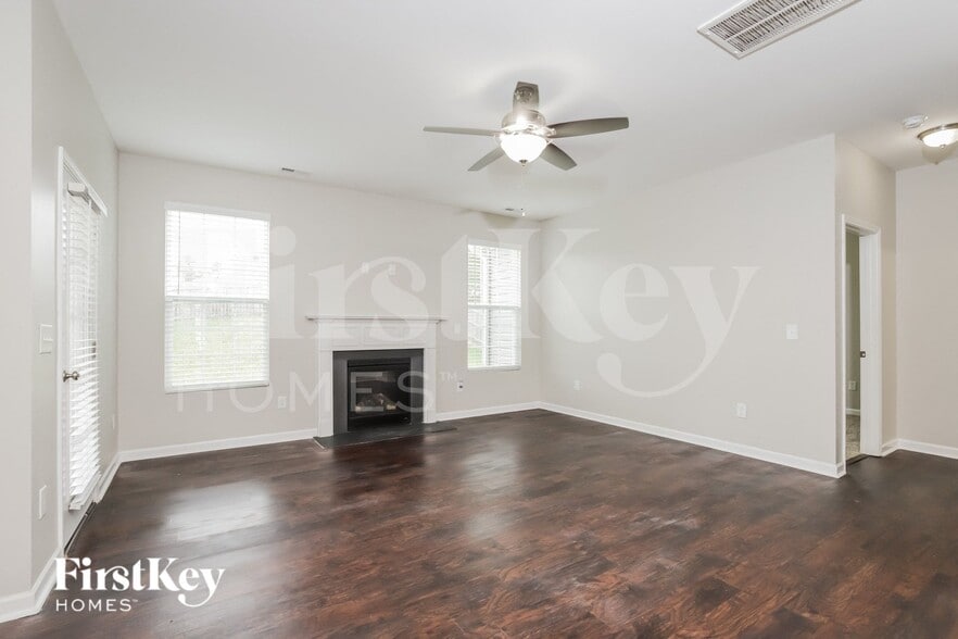 Building Photo - 3505 Panarama Dr