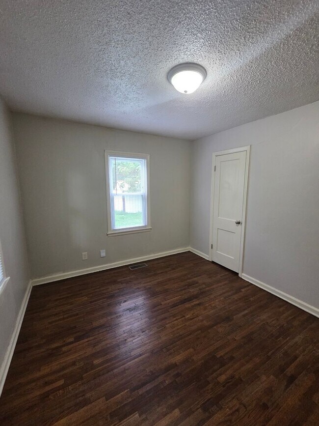 Building Photo - 3009 S Gordon Ave