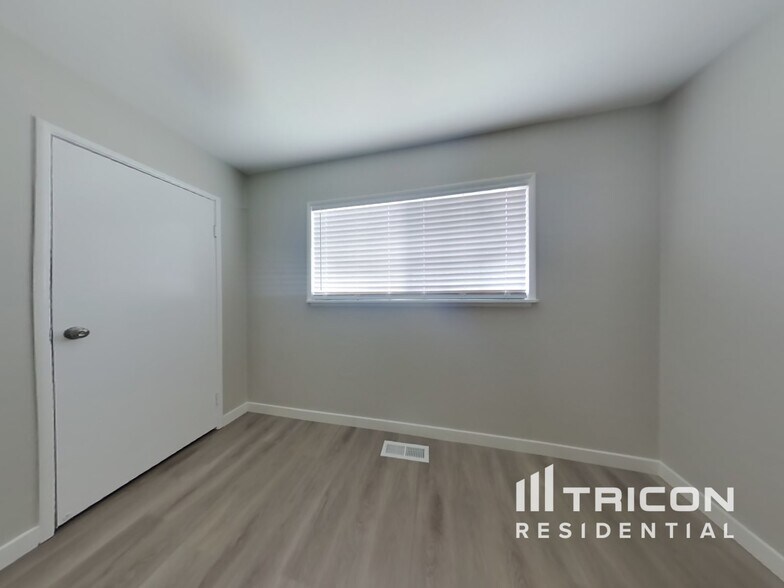 Building Photo - 121 Hodges St