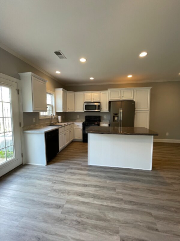 Building Photo - 205 Birdie Ct