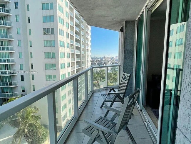 Building Photo - 253 NE 2nd St