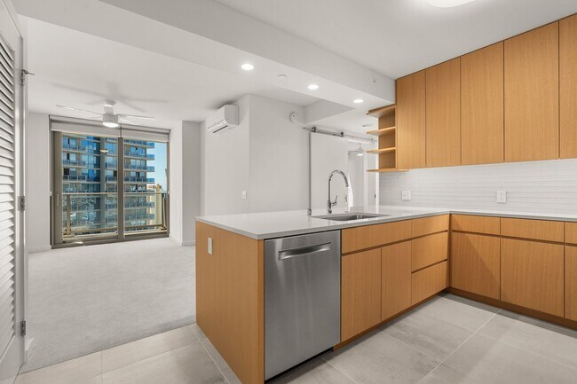 Building Photo - Sky Ala Moana West — 2 Bed / 2 Bath / 2 Pa...