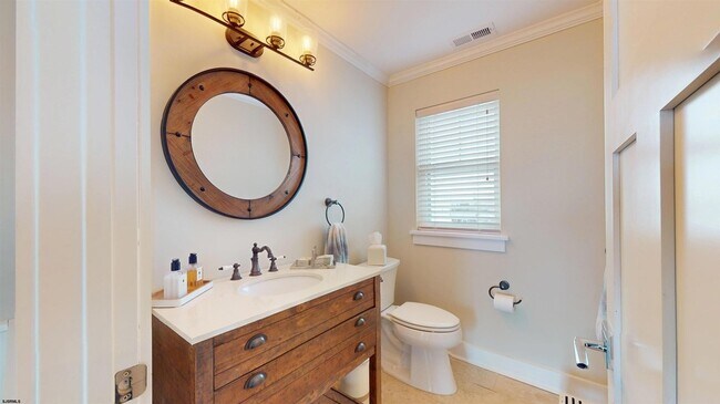 Building Photo - 404 21st St S