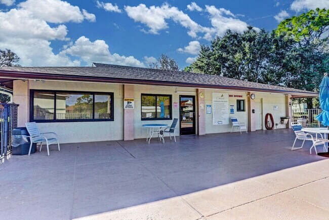 Building Photo - 6299 Chasewood Dr