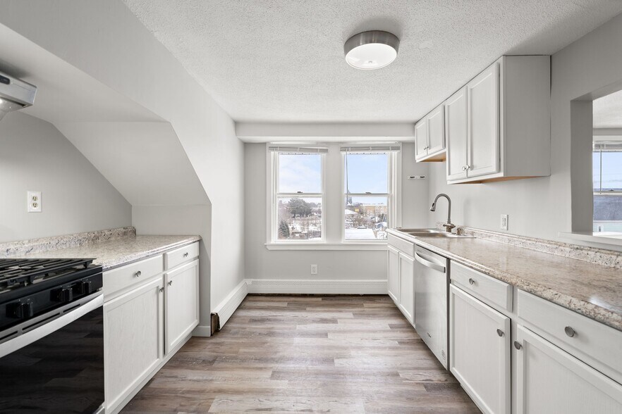 Building Photo - 25 Porter St