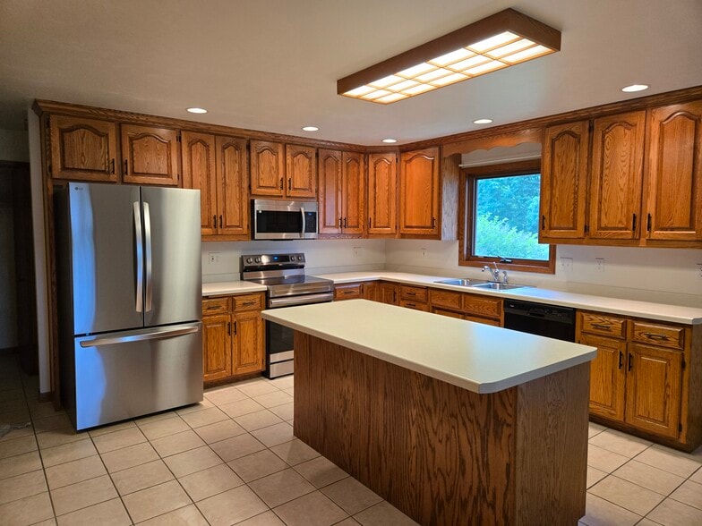 Building Photo - W3132 Glenbrooke Ct