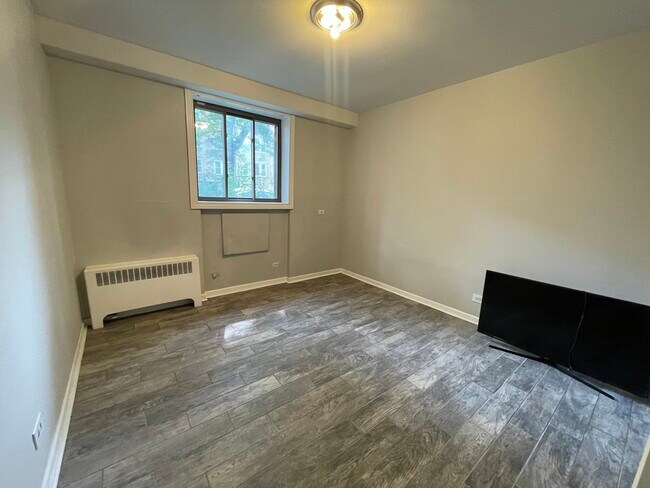 Building Photo - 2032 W Jarvis Ave