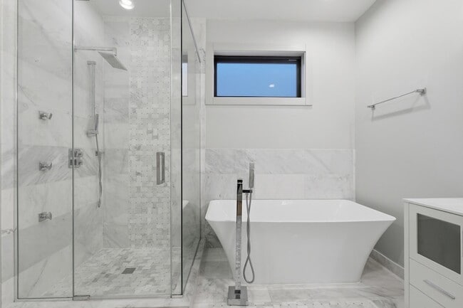 Building Photo - 4226 S Ellis Ave