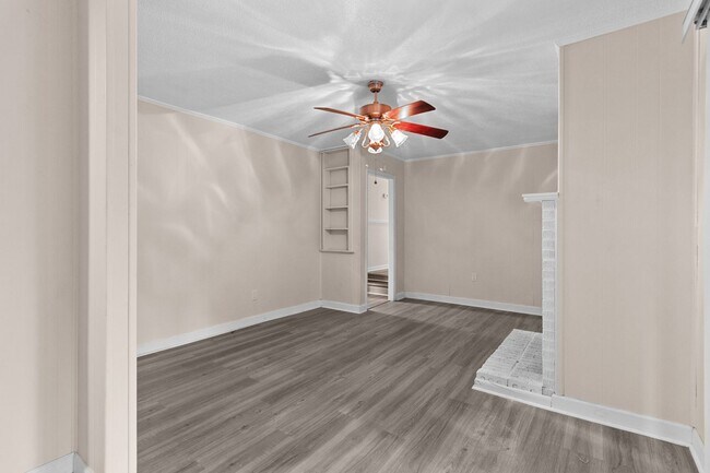 Building Photo - 4 Bedroom 2 Bath Ranch in a cul-de-sac