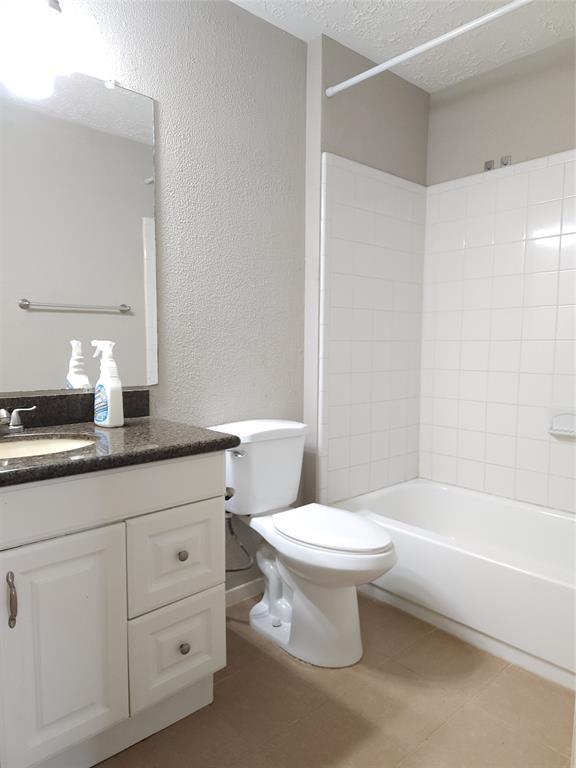 Building Photo - 15814 Thistledew Dr