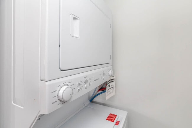 Building Photo - 6801 N Ridge Blvd