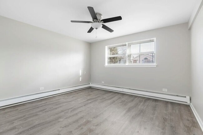 Building Photo - 5358 S Narragansett Ave