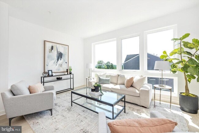 Building Photo - 1631 Blacksmith Wy