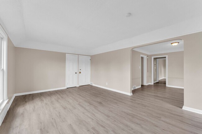 Building Photo - 13613 Cedar Rd