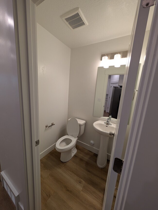 Building Photo - 258 W 925 N