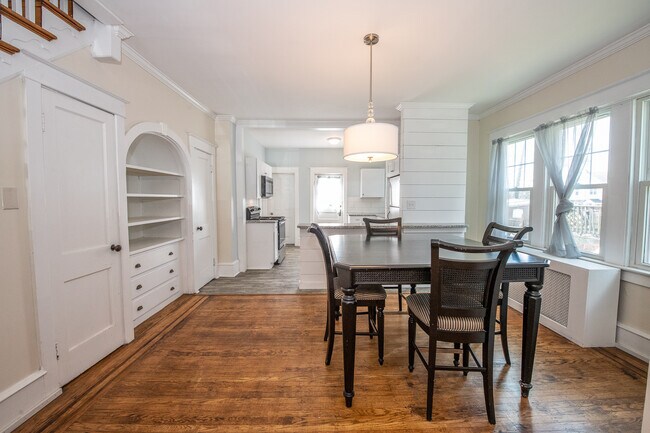 Building Photo - 505 E 19th St