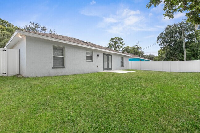 Building Photo - 884 Winchester St