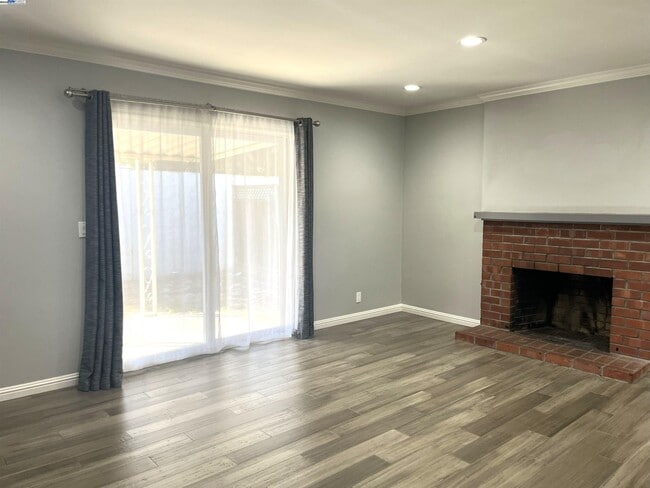 Building Photo - 584 Harvard Ave