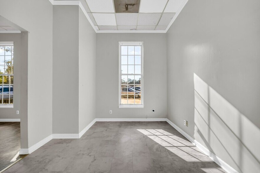 Building Photo - 463 Commerce St