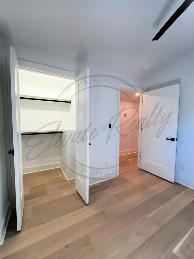Building Photo - Modern Elegance in the Heart of Nashville ...