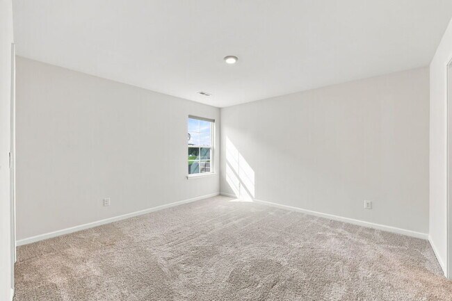 Building Photo - 2509 Summersby Dr