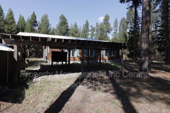 Building Photo - 15550 Rim Dr