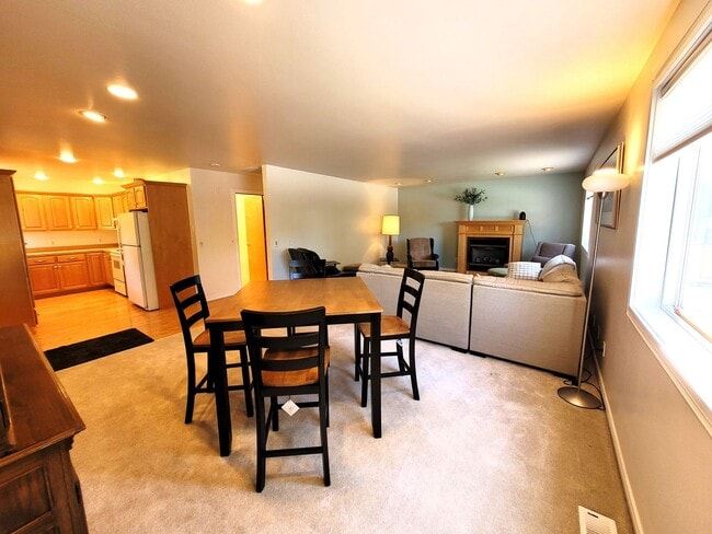 Building Photo - Fully Furnished Cottage 1 Bedroom - Marine Dr