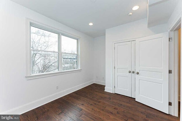 Building Photo - 1005 New Market St