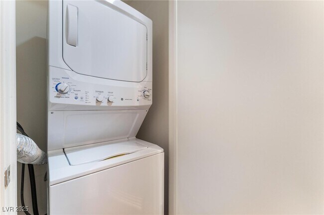 Building Photo - 353 E Bonneville Ave